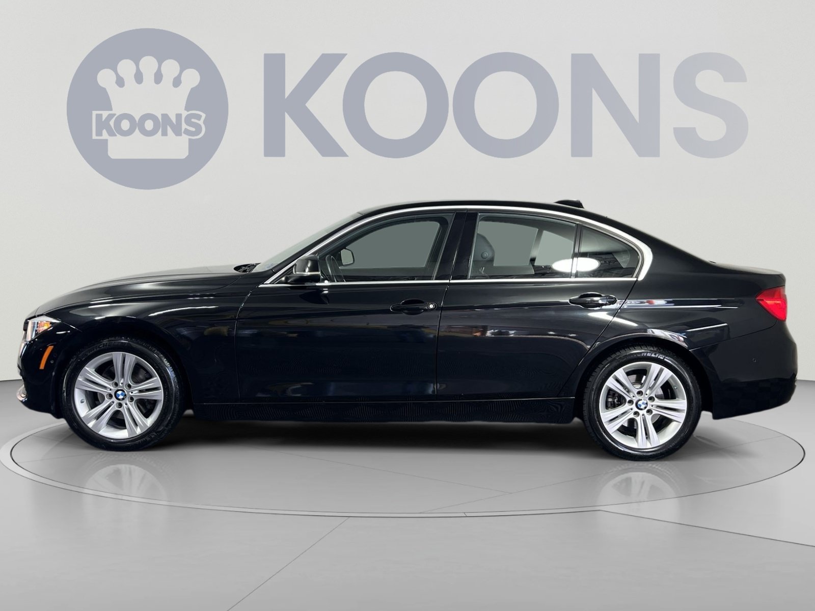 Used 2017 BMW 330i xDrive Sedan AWD/4WD image 2