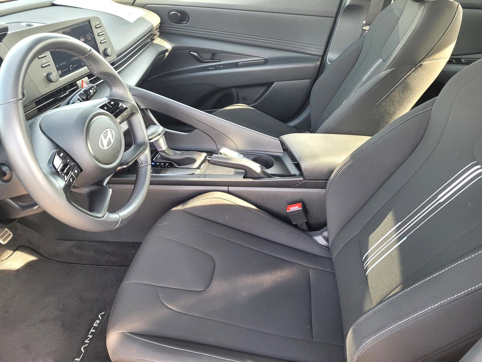 Certified 2025 Hyundai Elantra Sport w/ Cargo Package image 15