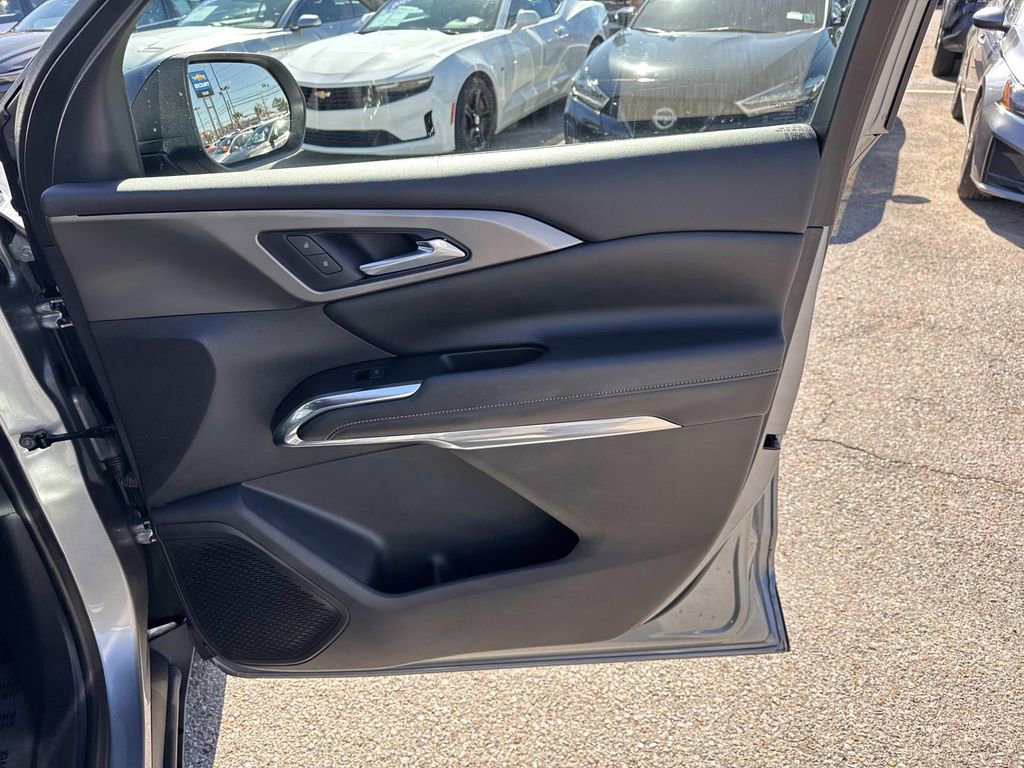 Certified 2025 Chevrolet Traverse LT image 14