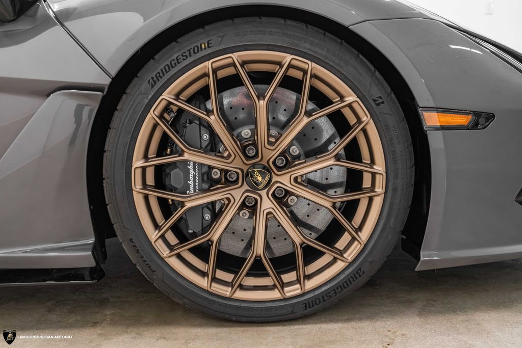 Used 2026 Lamborghini Revuelto AWD/4WD image 9