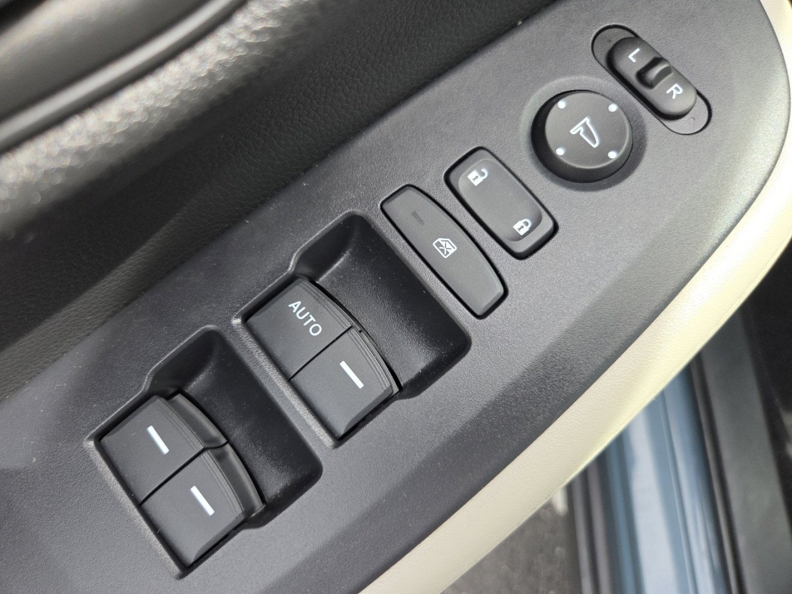 Certified 2025 Honda HR-V LX image 26