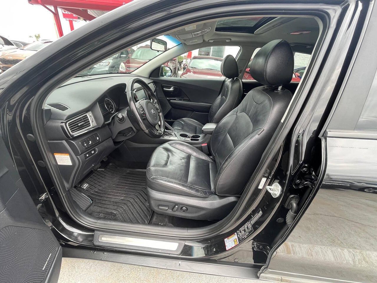 Used 2017 Kia Niro Touring FWD image 12