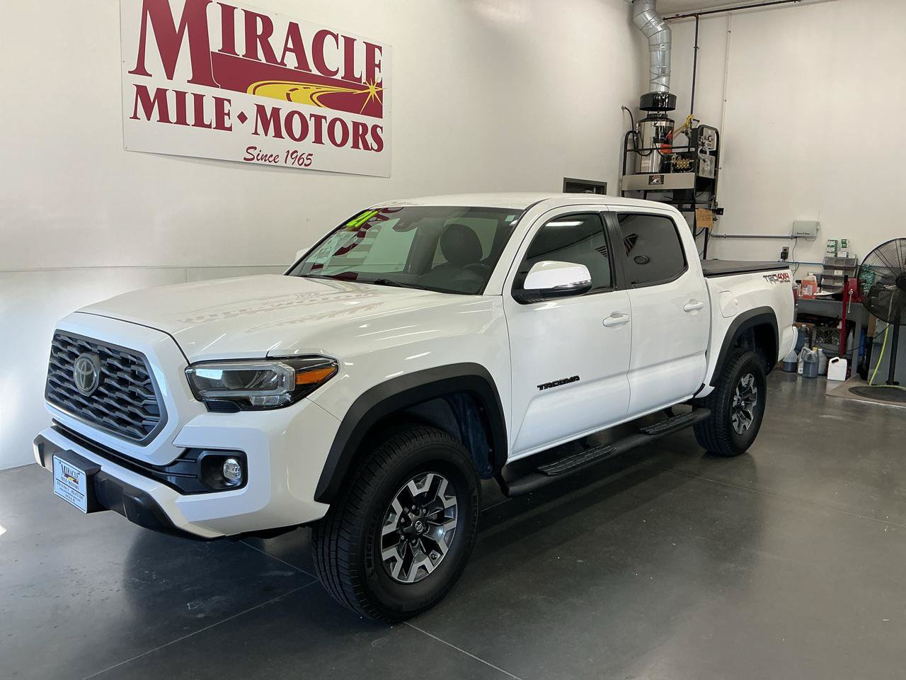 Used 2021 Toyota Tacoma TRD Off-Road AWD/4WD image 3