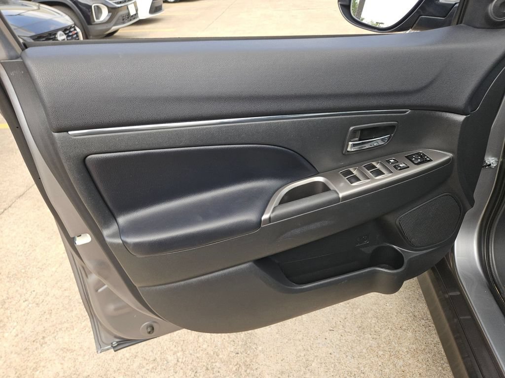 Used 2025 Mitsubishi Outlander Sport SE AWD/4WD image 14