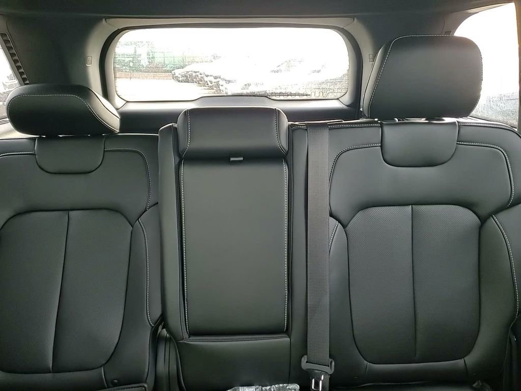 New 2025 Jeep Grand Cherokee Limited w/ Luxury Tech Group II image 36