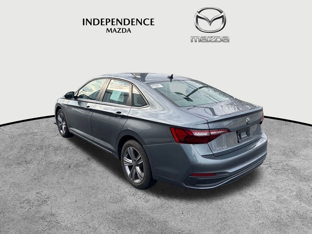 Used 2024 Volkswagen Jetta SE image 5