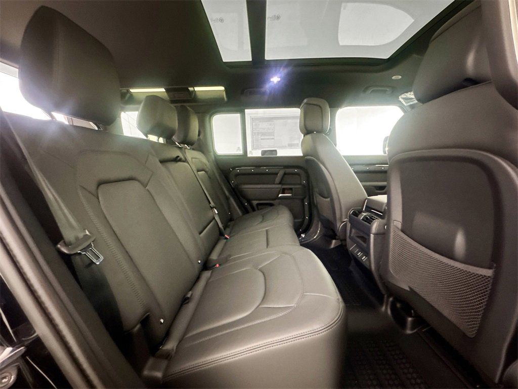 New 2026 Land Rover Defender 110 X-Dynamic SE image 27