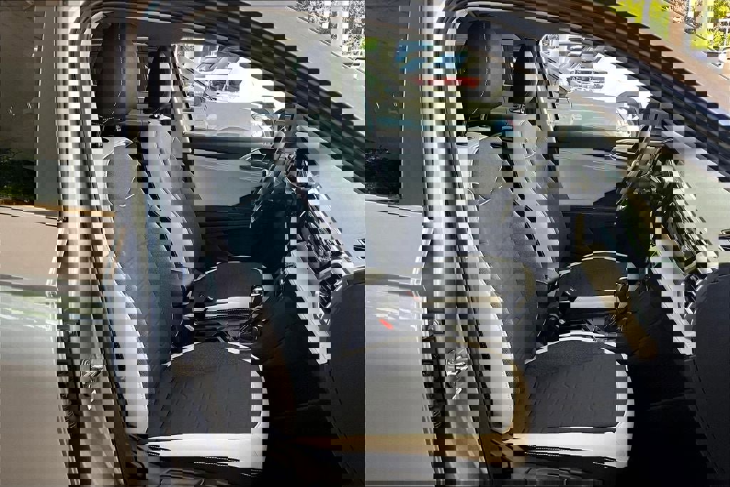 New 2025 Volkswagen Taos SE image 6