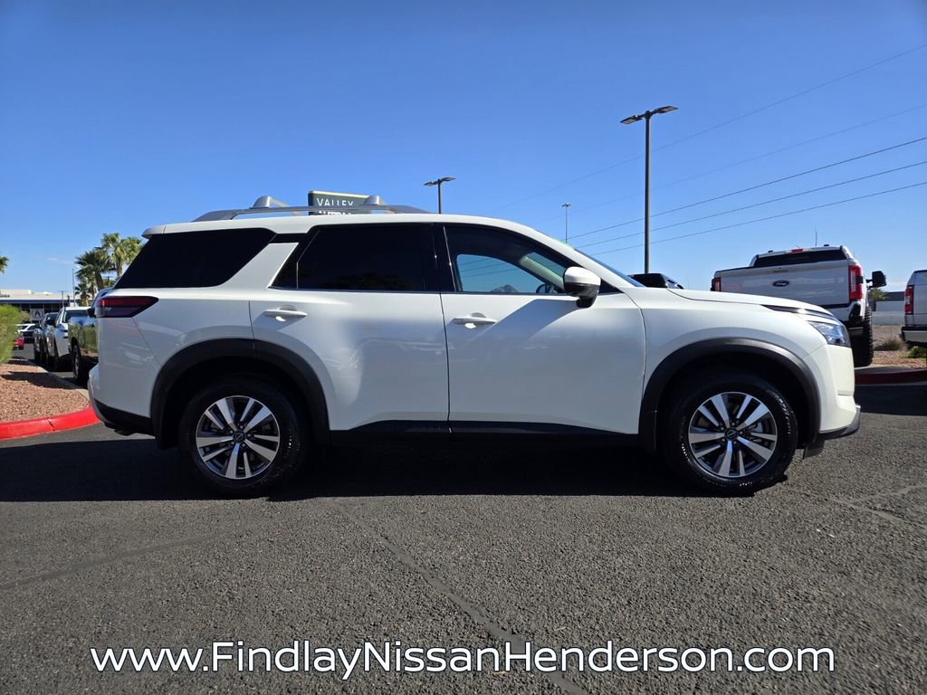 Used 2024 Nissan Pathfinder SL FWD image 7