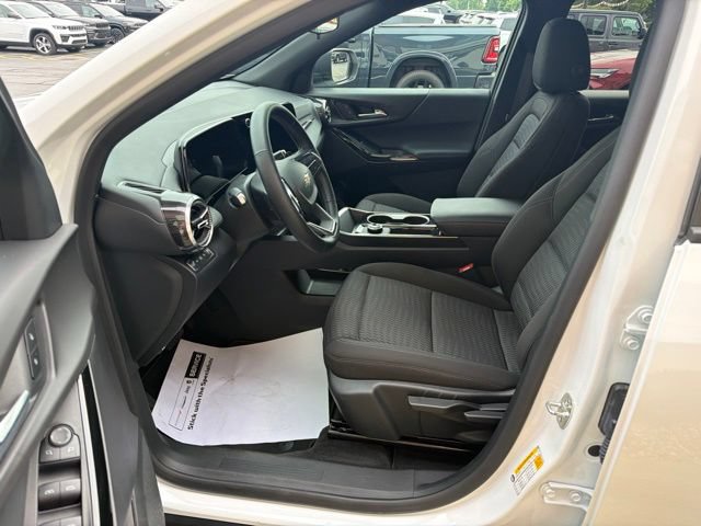 Used 2026 Chevrolet Equinox LT AWD/4WD image 24
