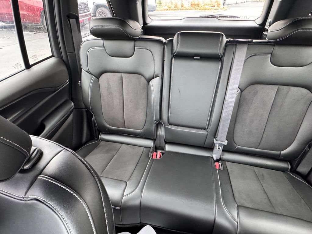 Used 2024 Jeep Grand Cherokee Altitude image 15