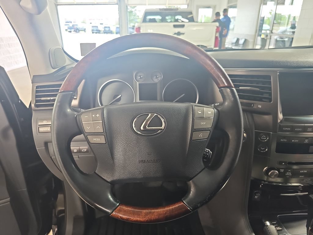 Used 2010 Lexus LX 570 4WD w/ Luxury Pkg image 26
