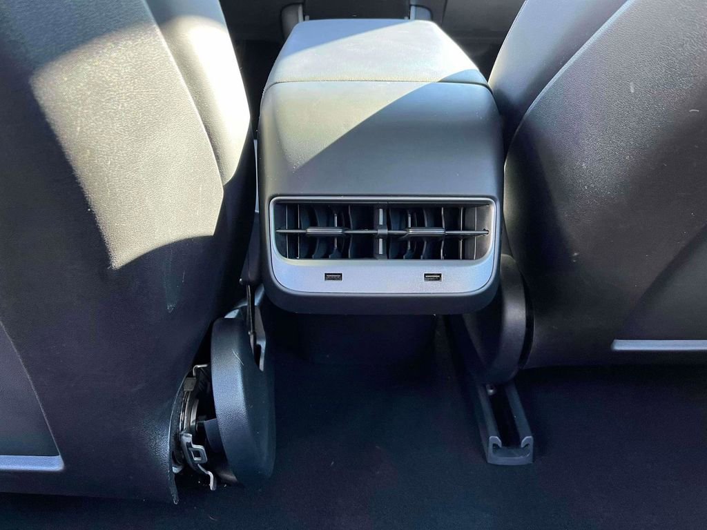 Used 2018 Tesla Model 3 Long Range image 4