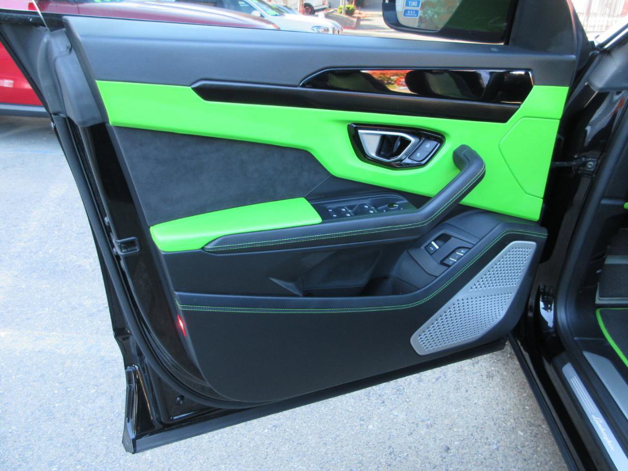 Used 2022 Lamborghini Urus image 7