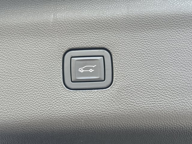 Used 2022 Buick Enclave Avenir w/ Avenir Technology Package AWD/4WD image 13