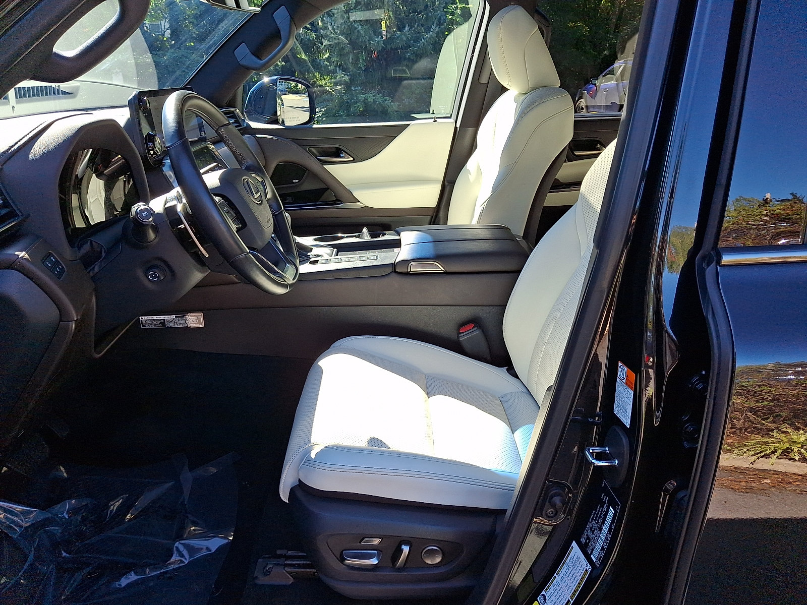 Certified 2023 Lexus LX 600 4WD w/ Appearance Package image 14
