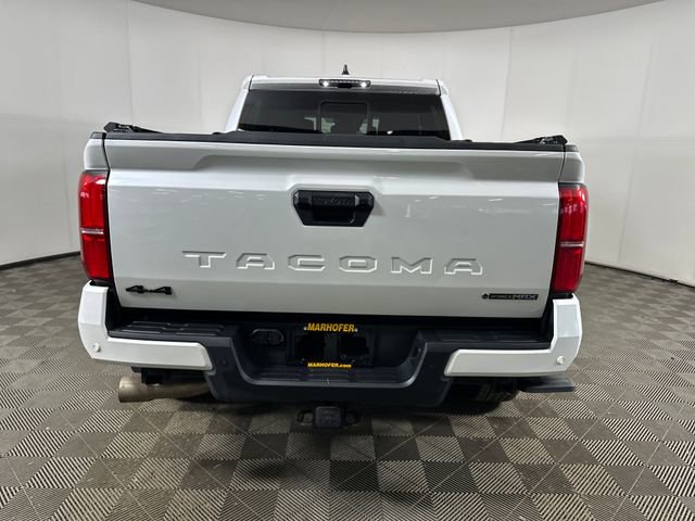 Used 2025 Toyota Tacoma TRD Sport w/ TRD Sport Upgrade Package image 4