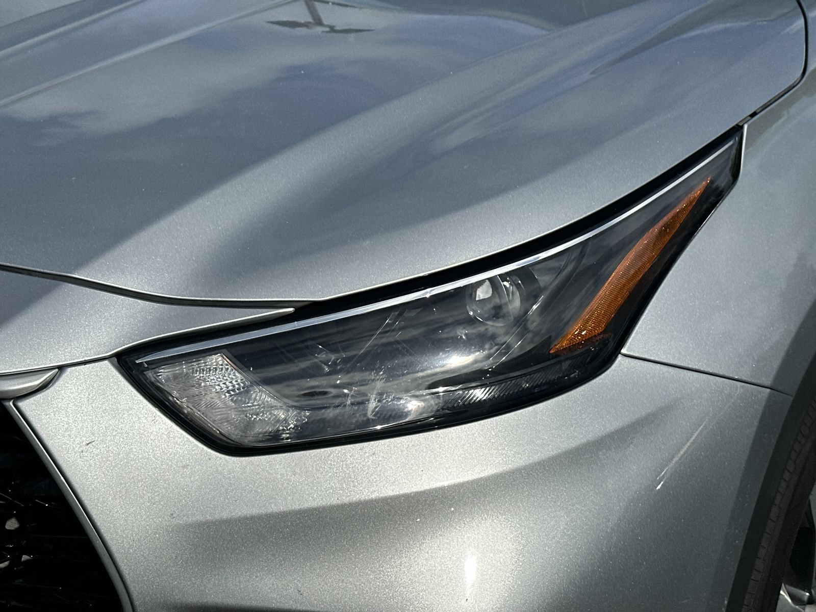 Used 2022 Toyota Highlander XLE AWD/4WD image 11
