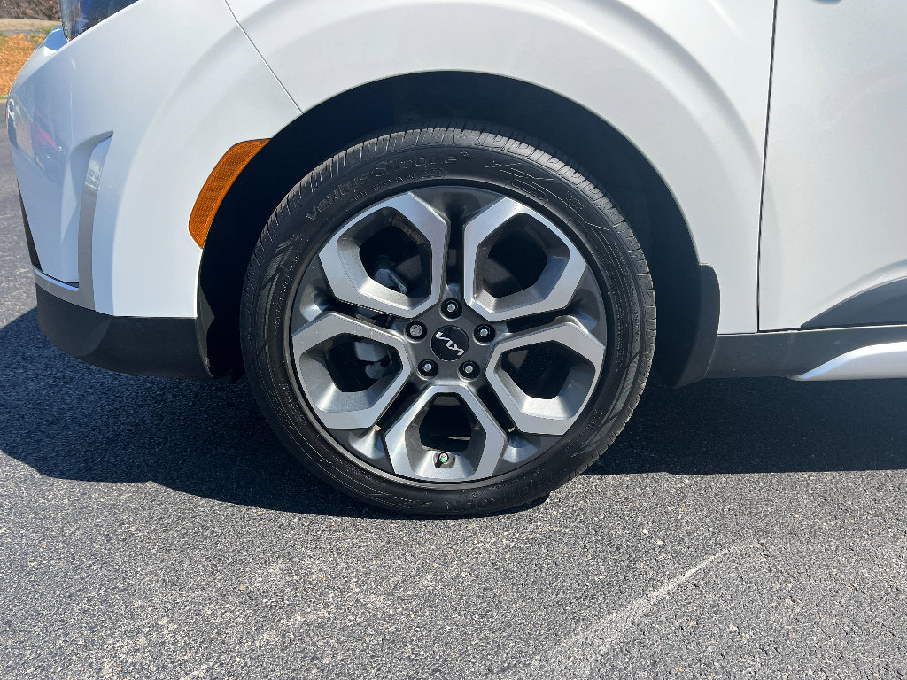 Used 2025 Kia Soul EX image 9