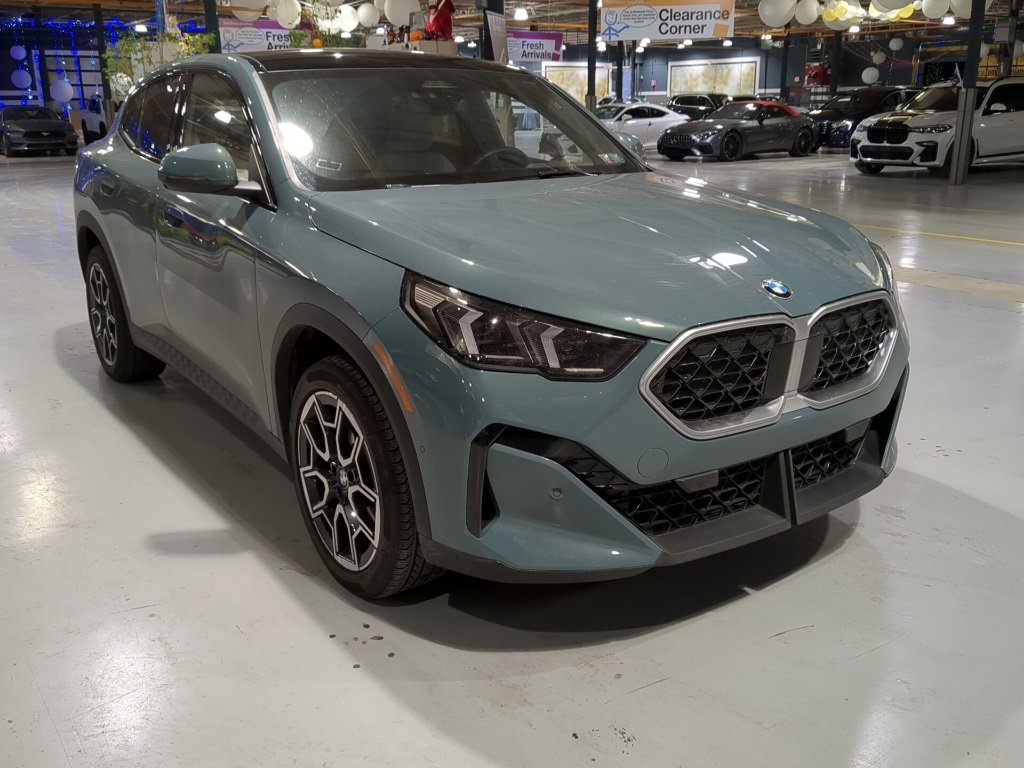 Certified 2025 BMW X2 xDrive28i w/ Technology Package image 4