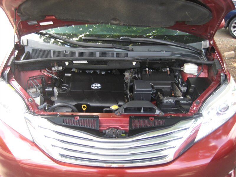 Used 2011 Toyota Sienna Limited w/ Premium Pkg AWD/4WD image 14