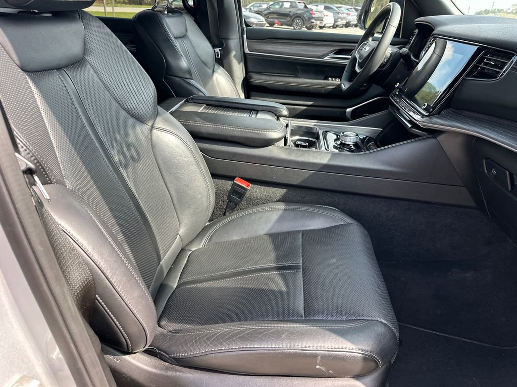Used 2024 Jeep Wagoneer Series II w/ Flexible Seating Group RWD image 13