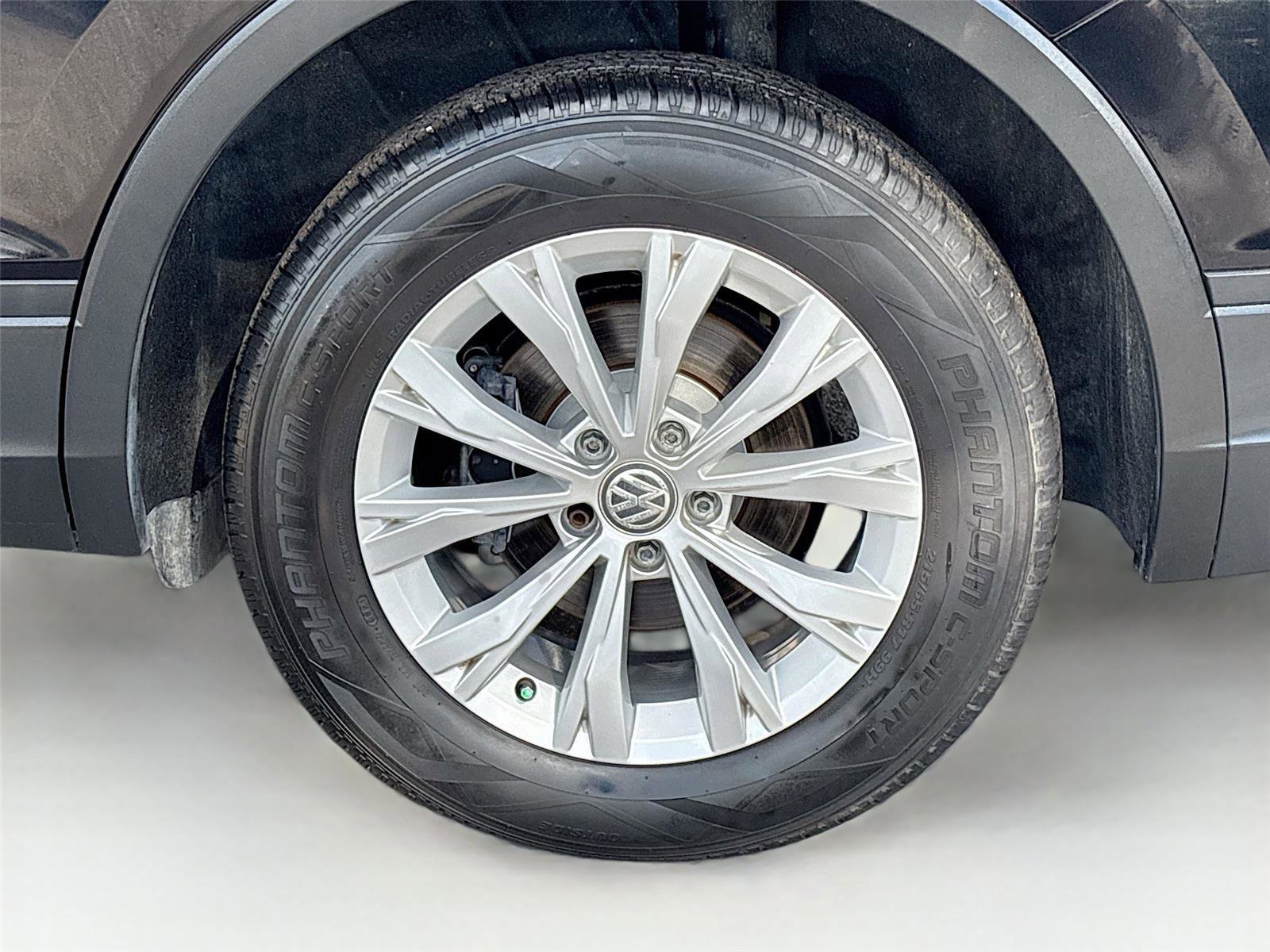 Used 2018 Volkswagen Tiguan S w/ Front Fog Lights Package image 32