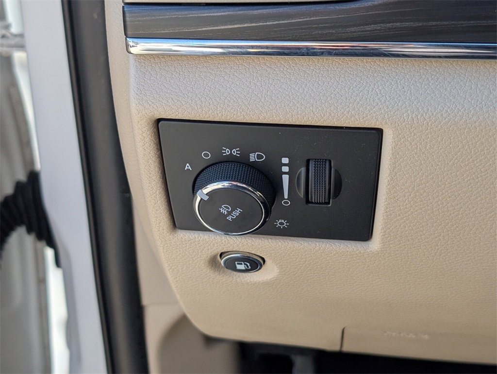 Used 2021 Jeep Grand Cherokee Limited w/ Trailer Tow Group IV image 29