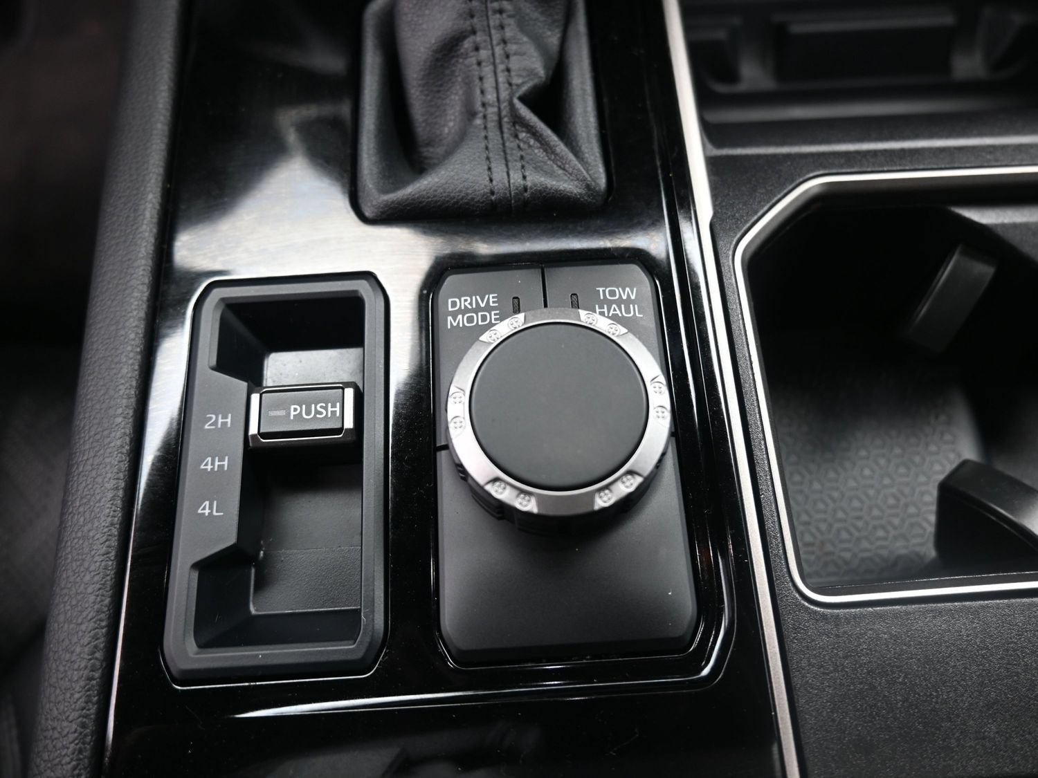 Used 2025 Toyota Tundra Limited AWD/4WD image 4