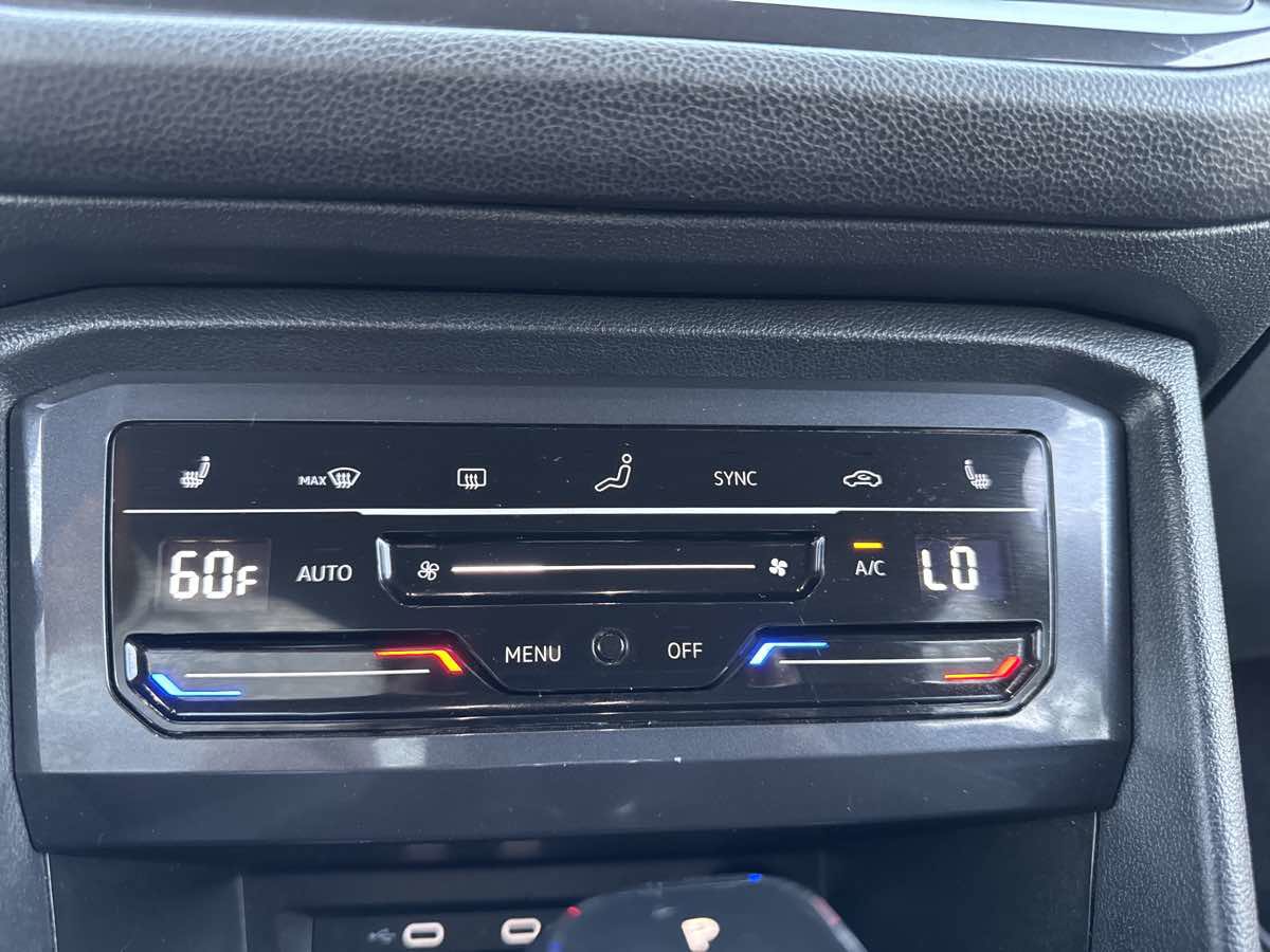 Used 2022 Volkswagen Tiguan SE image 22