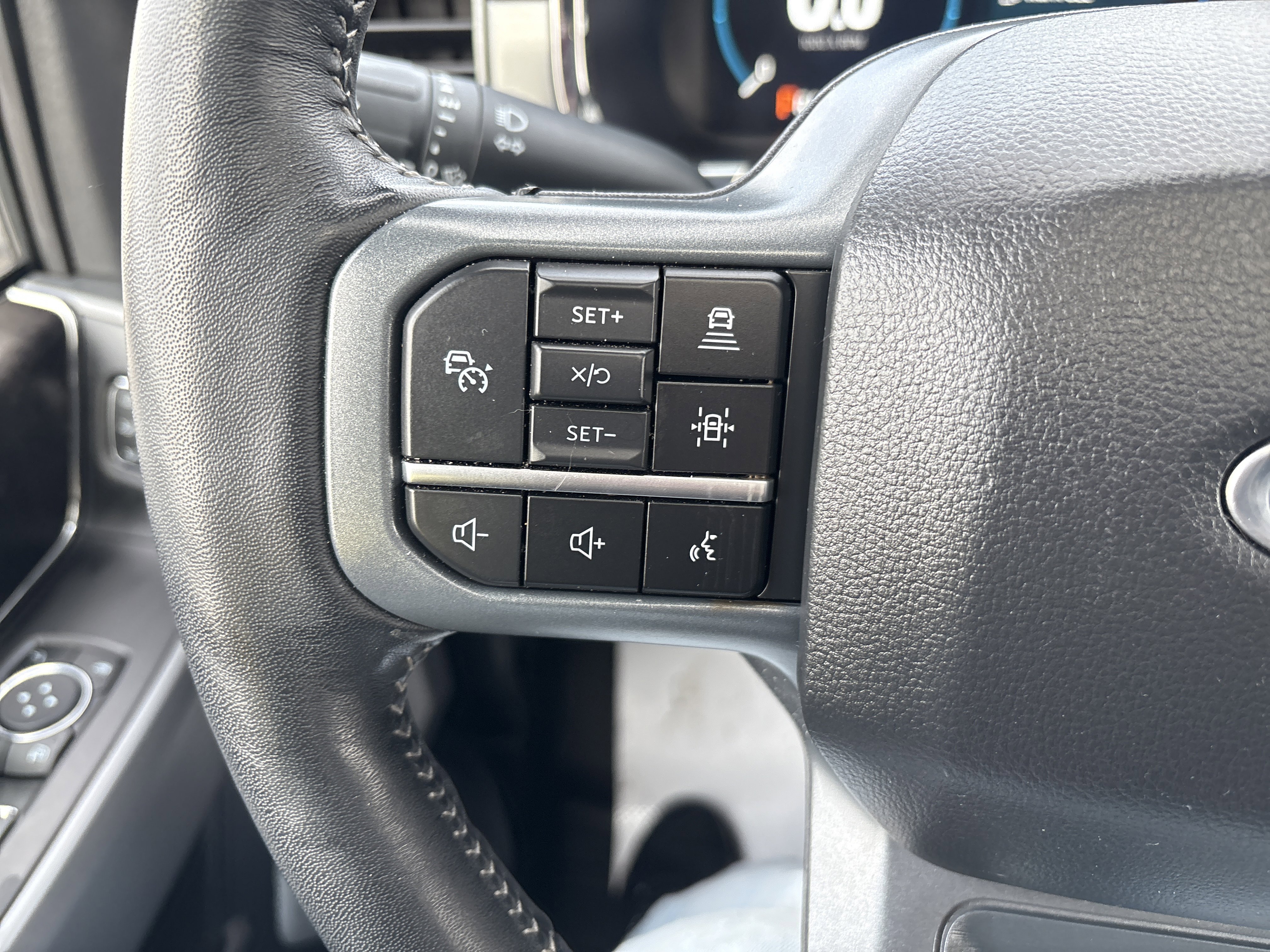 Used 2023 Ford F150 Lariat w/ Equipment Group 502A High image 18