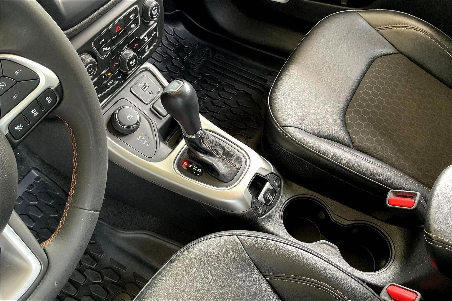 Used 2021 Jeep Compass Latitude w/ Sun and Sound Group AWD/4WD image 17