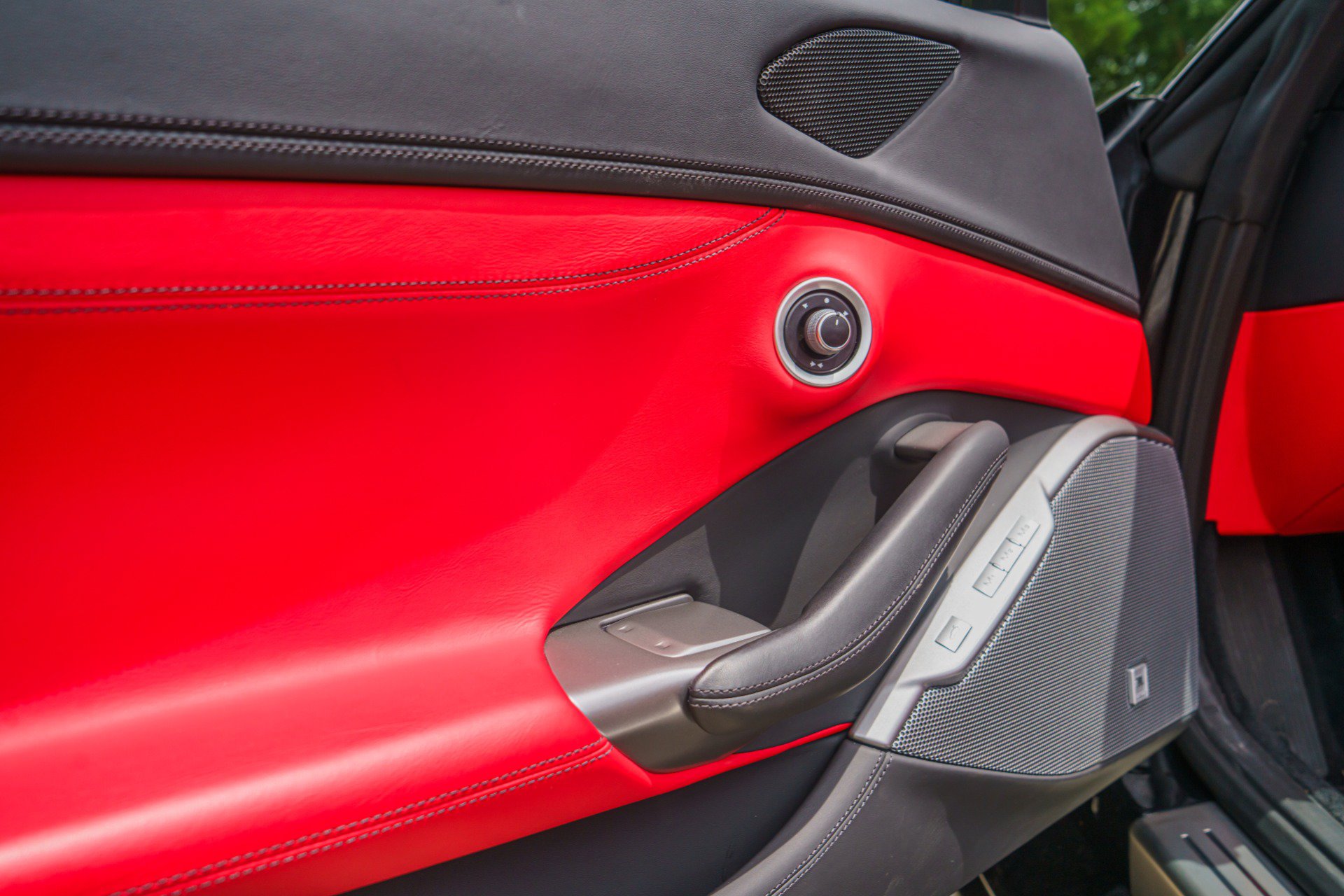Used 2019 Ferrari Portofino RWD image 60