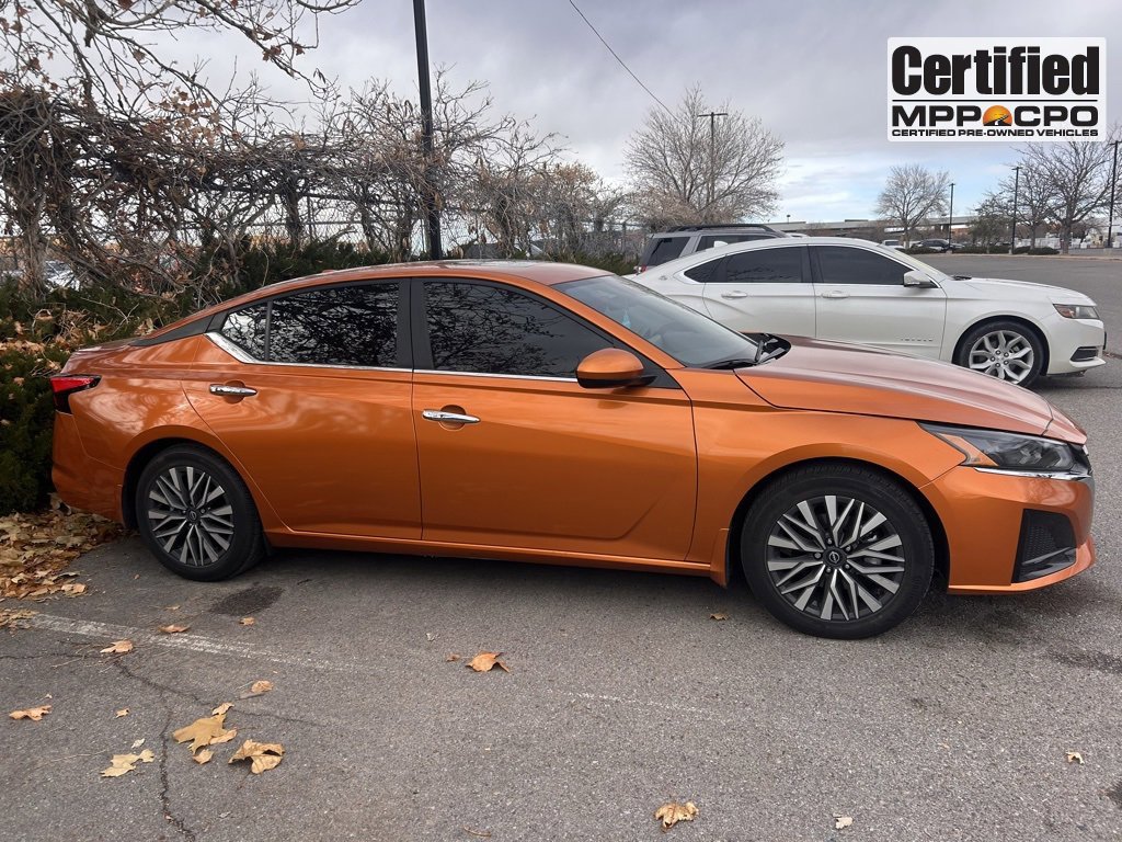 Used 2023 Nissan Altima 2.5 SV w/ SV Premium Package image 2