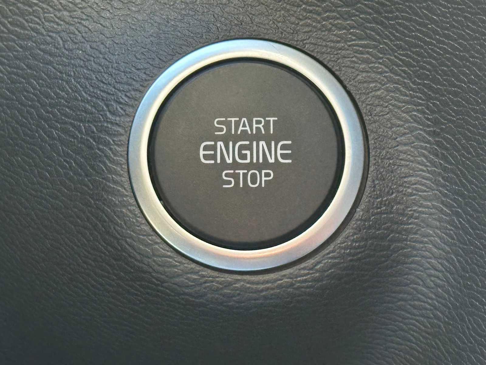 New 2026 Volvo XC40 B5 Ultra w/ Protection Package Premier image 33