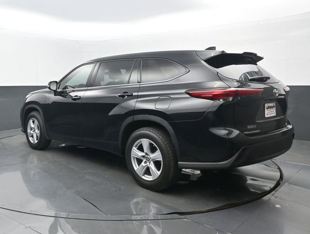 Used 2021 Toyota Highlander L FWD image 3