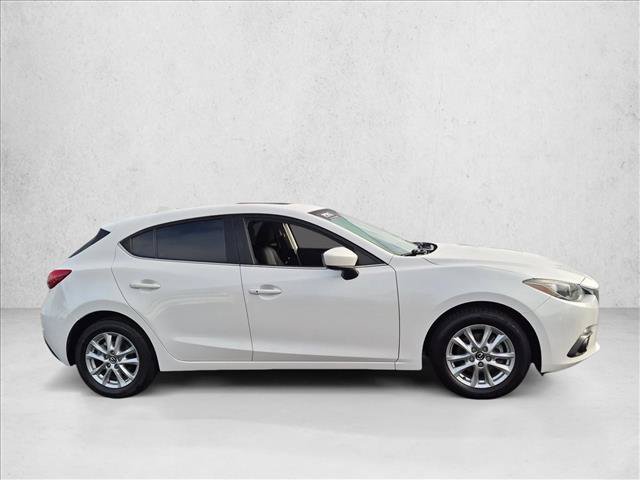Used 2016 MAZDA MAZDA3 i Touring w/ Popular Equipment Package FWD image 4