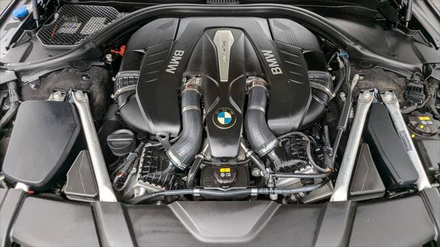 Used 2019 BMW 750i w/ Executive Package RWD image 32