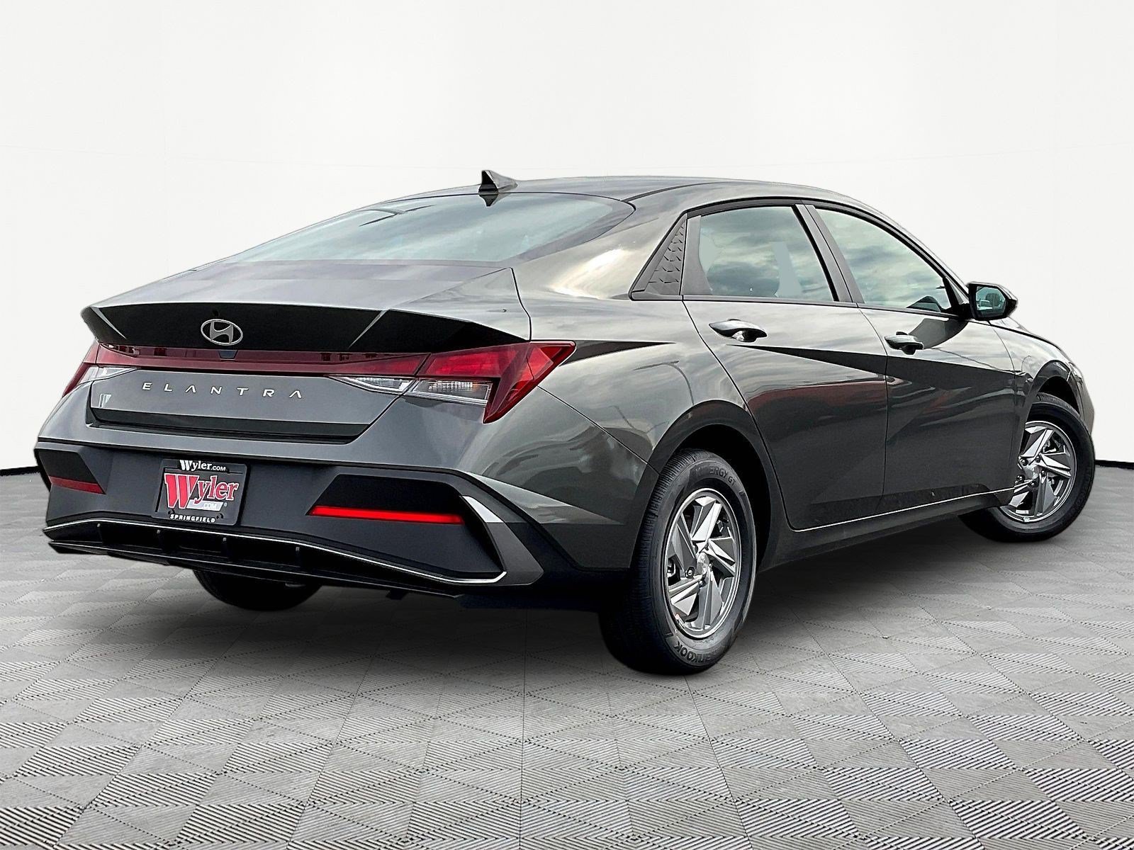 New 2026 Hyundai Elantra SE FWD image 7