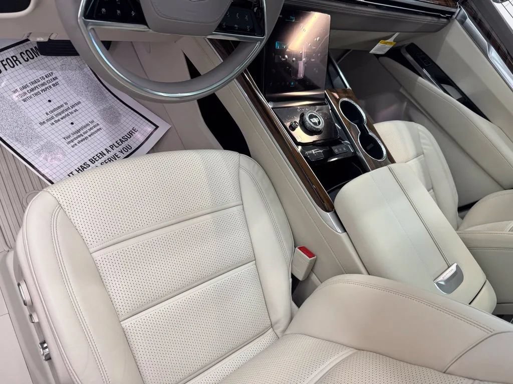 New 2027 Cadillac Escalade Platinum Sport w/ LPO, Floor Liner Package AWD/4WD image 8