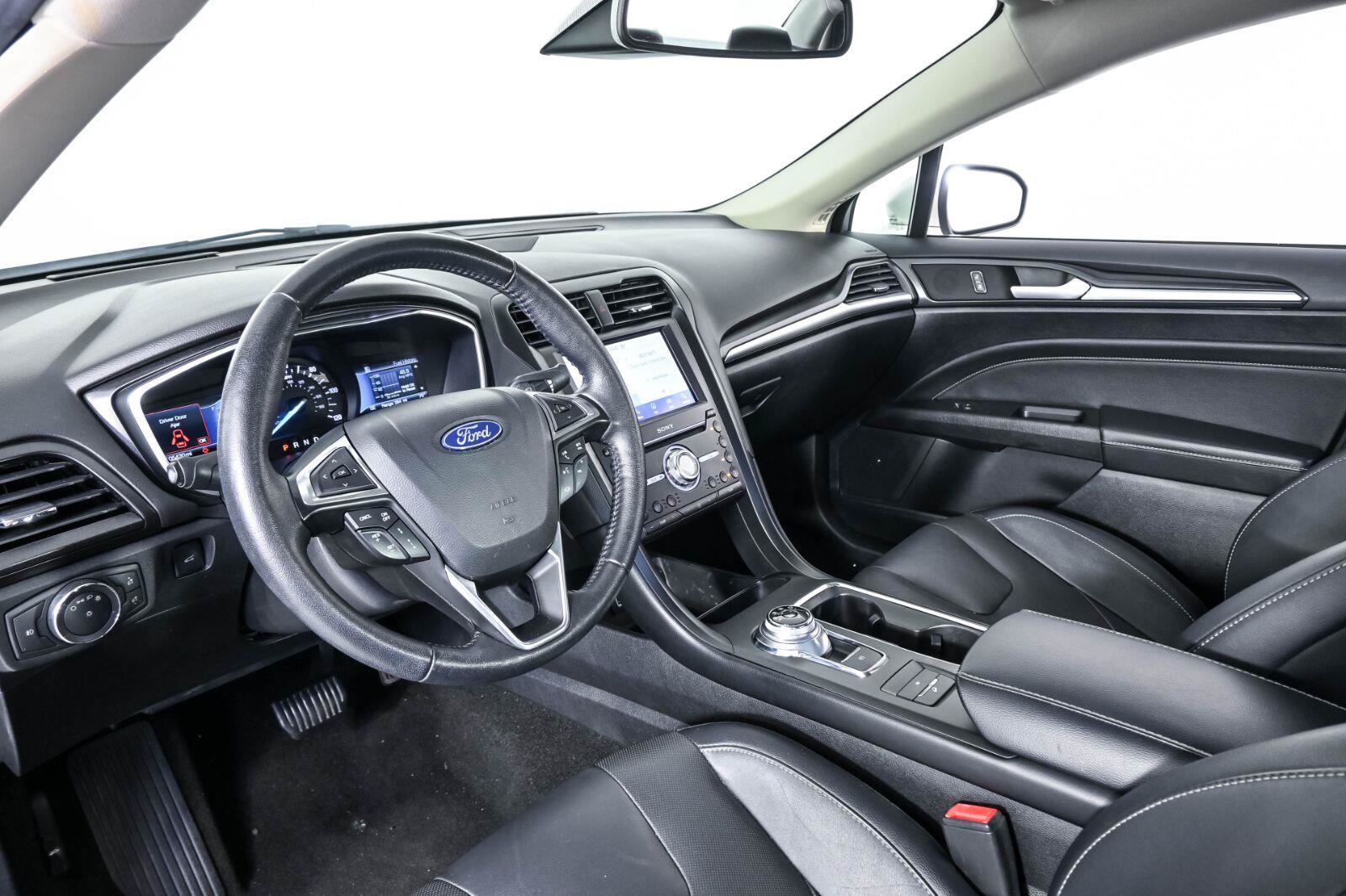 Used 2019 Ford Fusion Energi Titanium FWD image 4