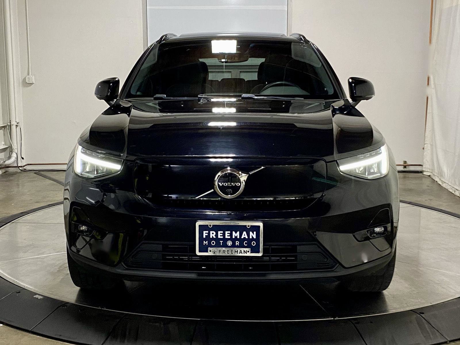 Used 2023 Volvo XC40 Recharge Plus AWD/4WD image 3