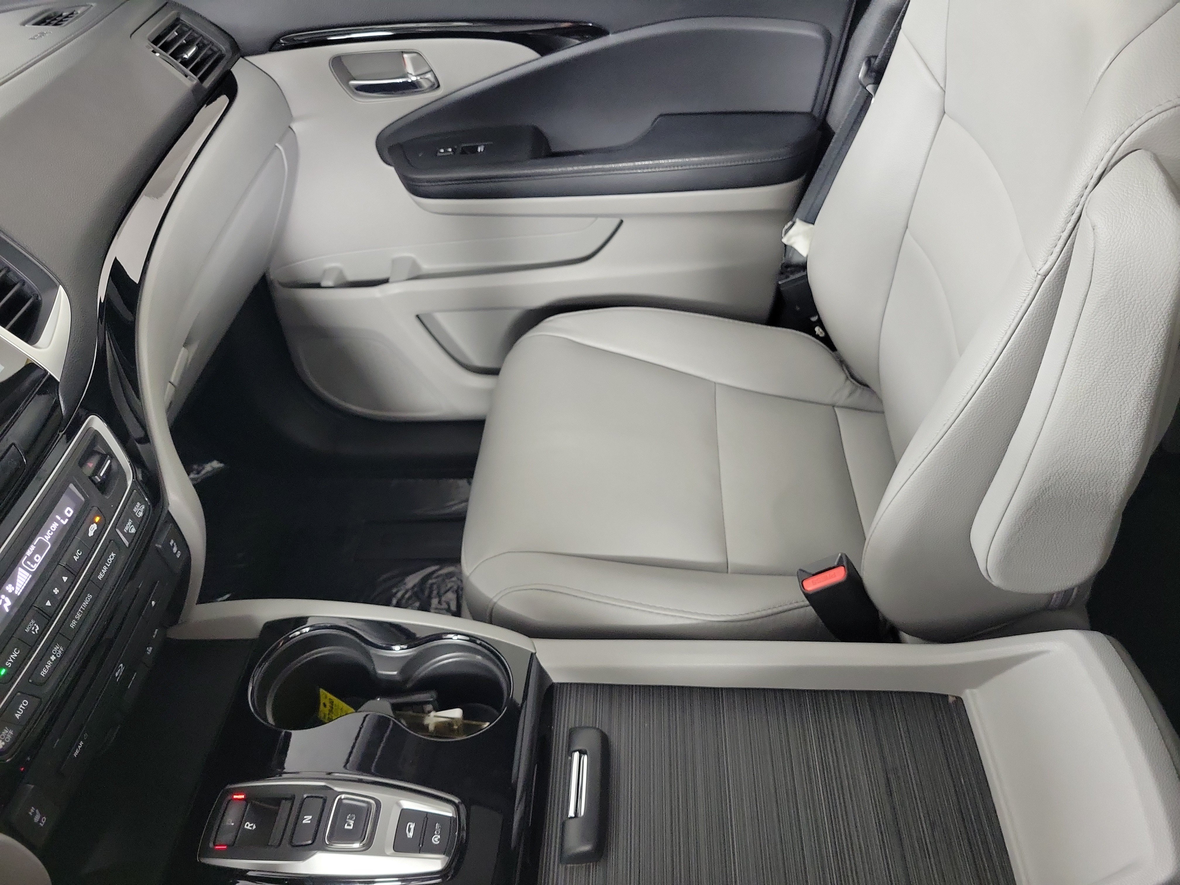 Used 2017 Honda Pilot Touring image 23