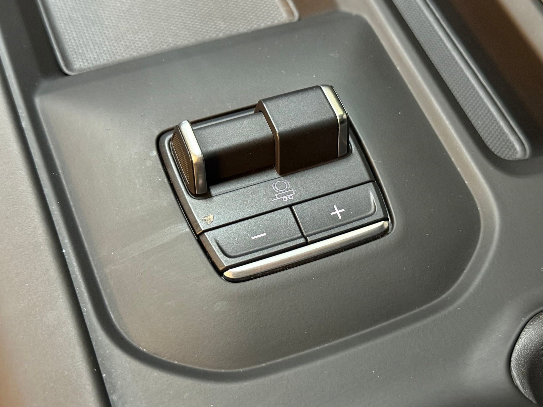 Used 2024 GMC Sierra 2500 AT4X w/ AT4X AEV Edition image 33