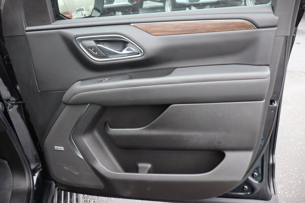 Used 2023 Chevrolet Suburban High Country image 24