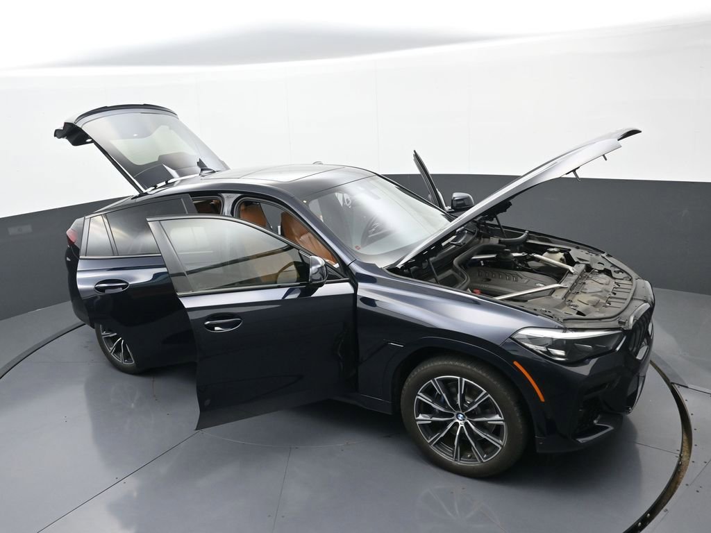 Used 2022 BMW X6 xDrive40i w/ M Sport Package AWD/4WD image 37