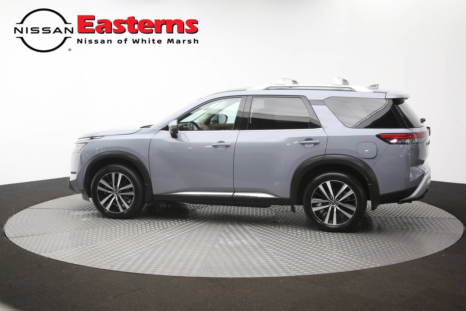 Used 2024 Nissan Pathfinder Platinum w/ Black Appearance Package AWD/4WD image 65