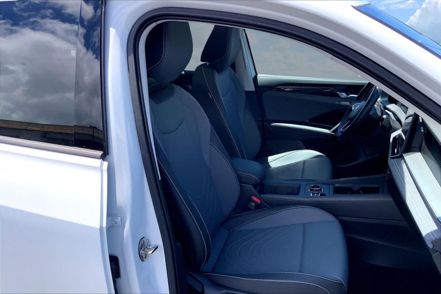 Certified 2025 Volkswagen Tiguan SE AWD/4WD image 13