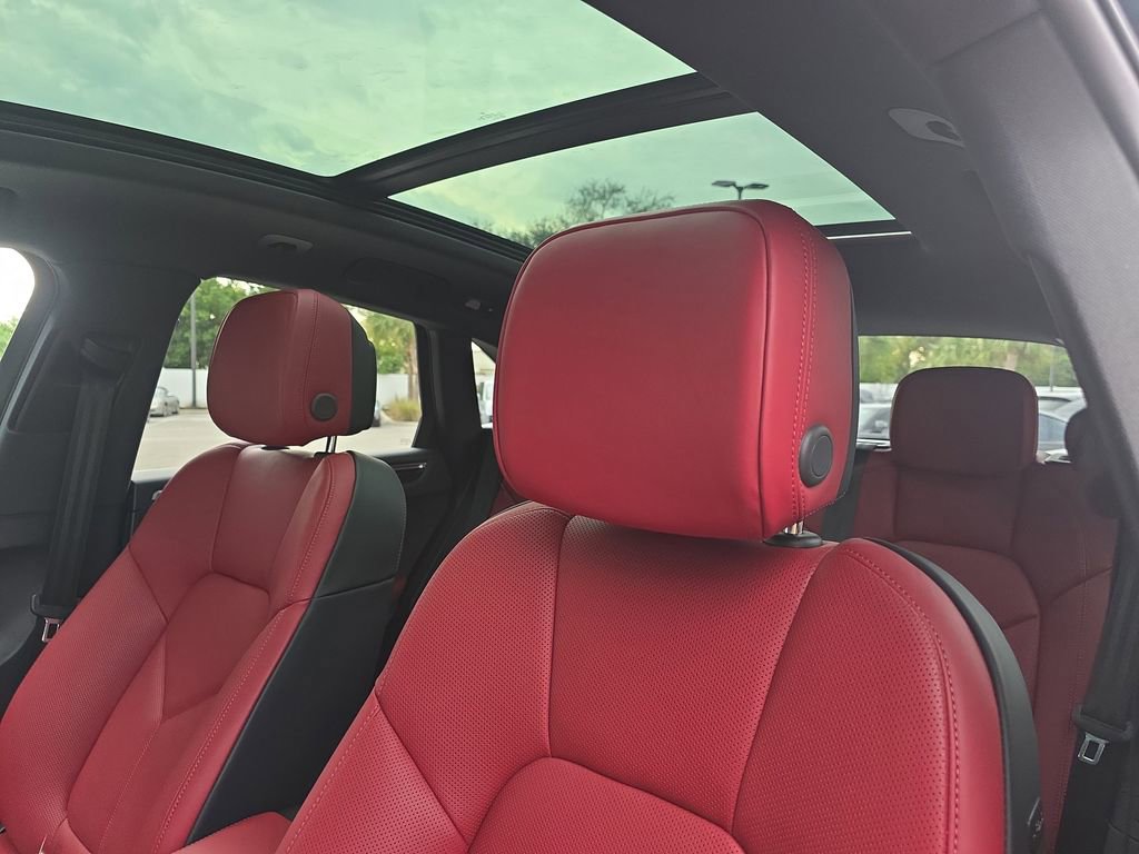 New 2026 Porsche Macan image 5