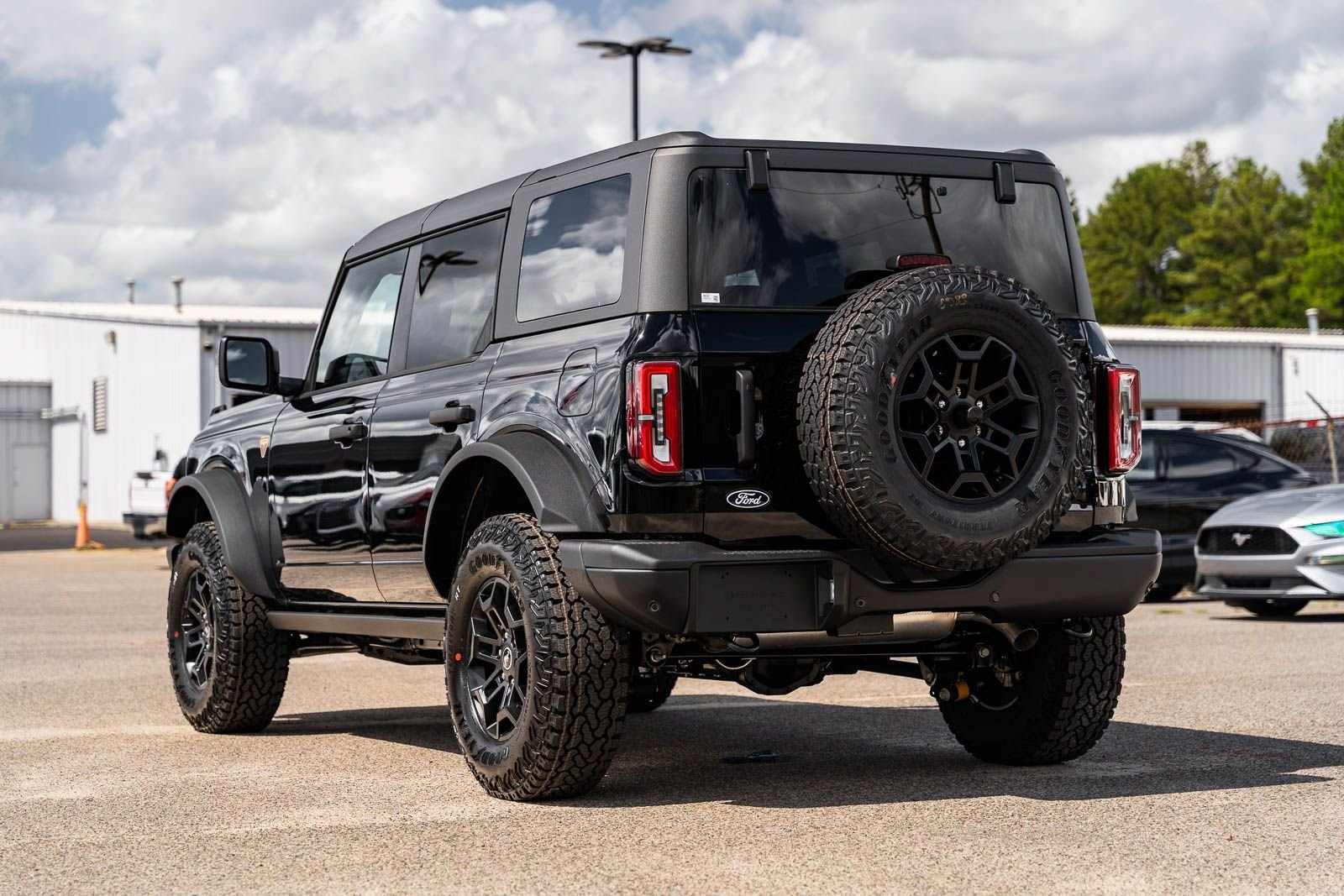 New 2026 Ford Bronco Badlands AWD/4WD image 3